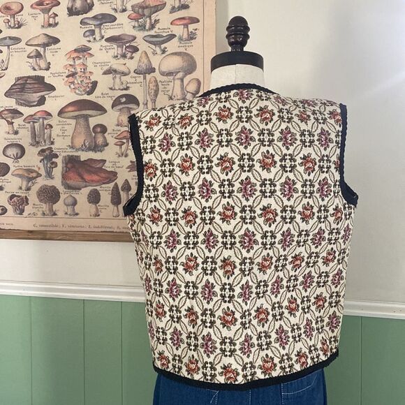Vintage Structured Embroidered Vest - Picture 3 of 3
